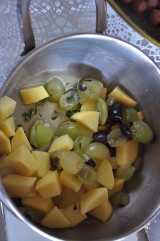 Uva, patate, timo e olio